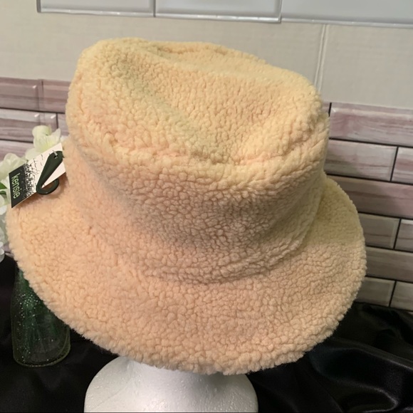 kensie NWT Sherpa Style Hat w/2.5” Brim Pale/Lt. Pink Elastic OS - Picture 3 of 10